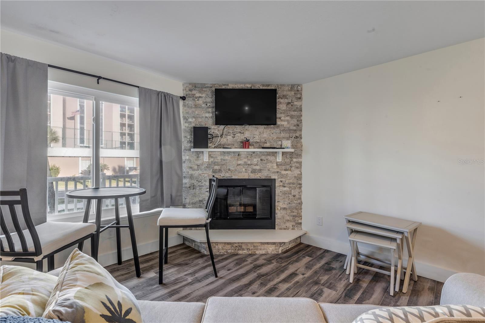 Image 23 of 53 For 4752 Atlantic Avenue 1