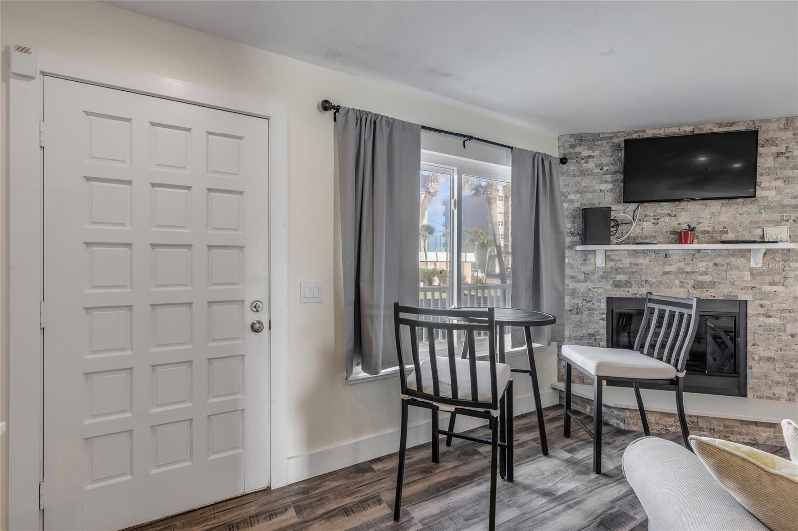 Image 24 of 53 For 4752 Atlantic Avenue 1