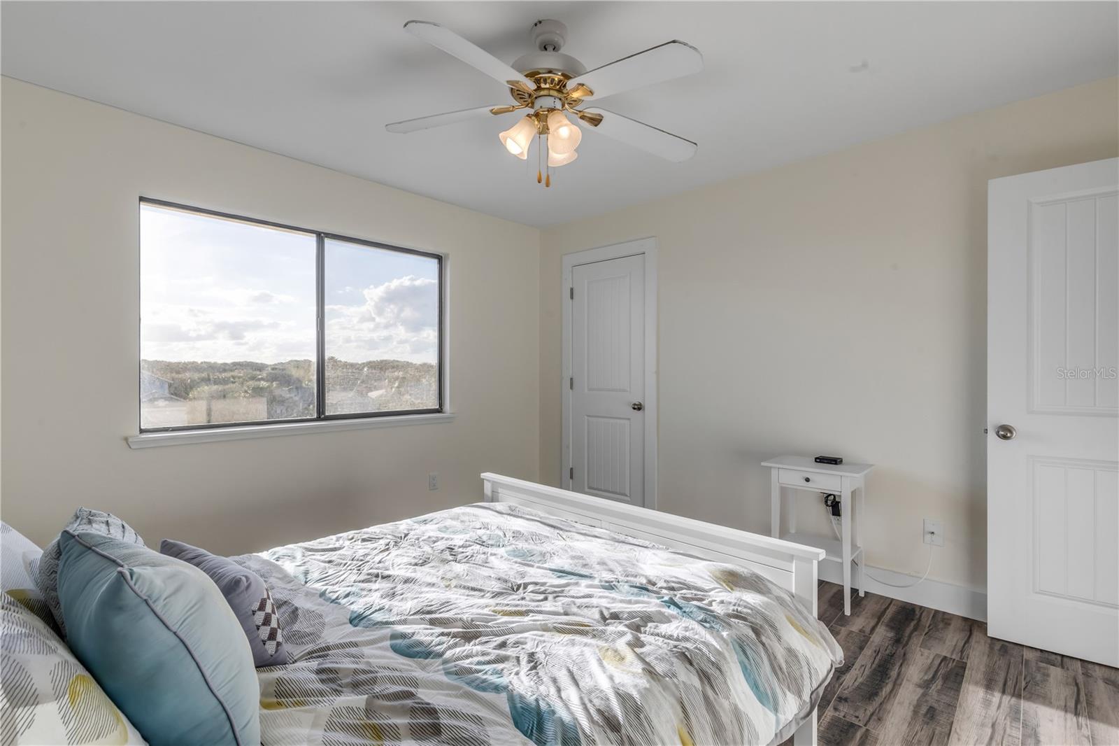 Image 30 of 53 For 4752 Atlantic Avenue 1