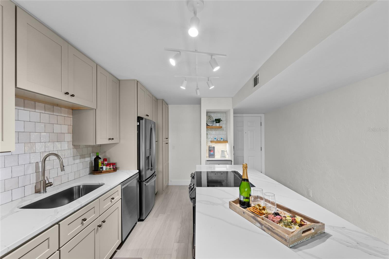 Image 6 of 38 For 4201 Atlantic Avenue 110