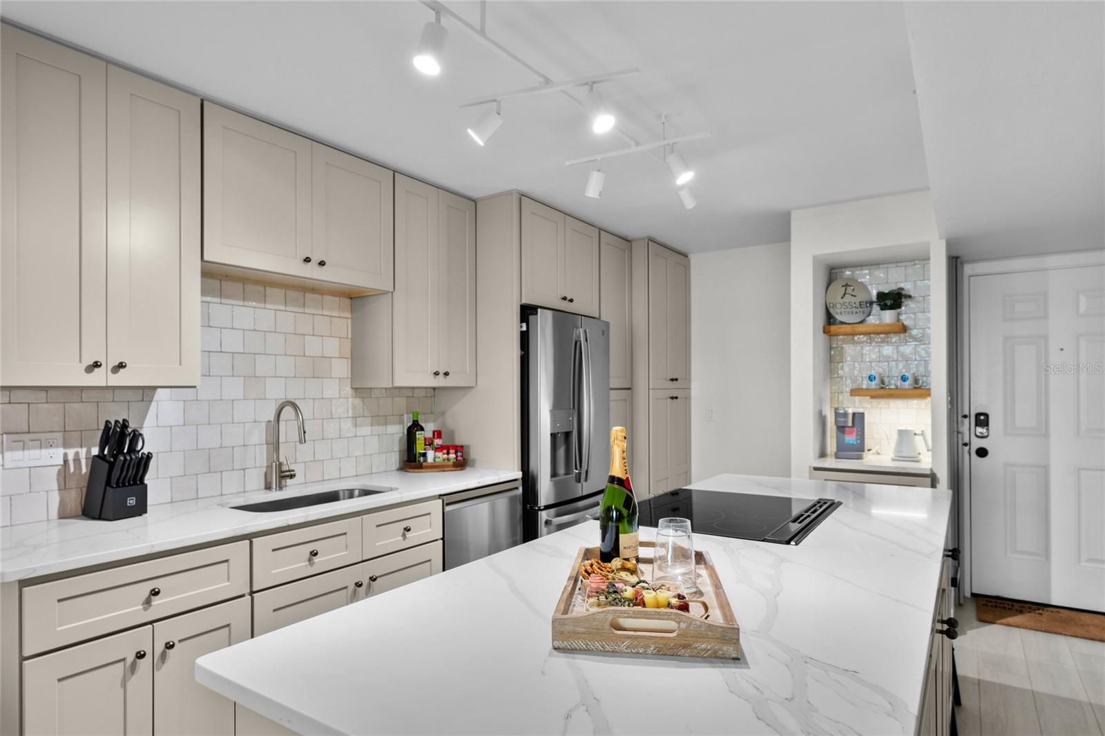 Image 8 of 38 For 4201 Atlantic Avenue 110