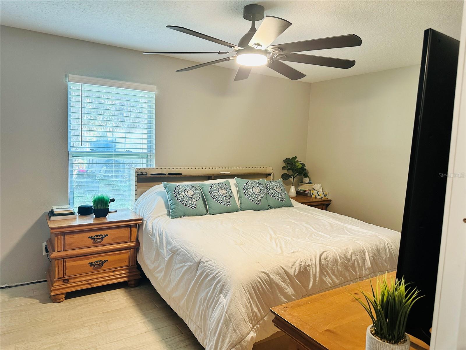 Image 22 of 27 For 1399 James Street