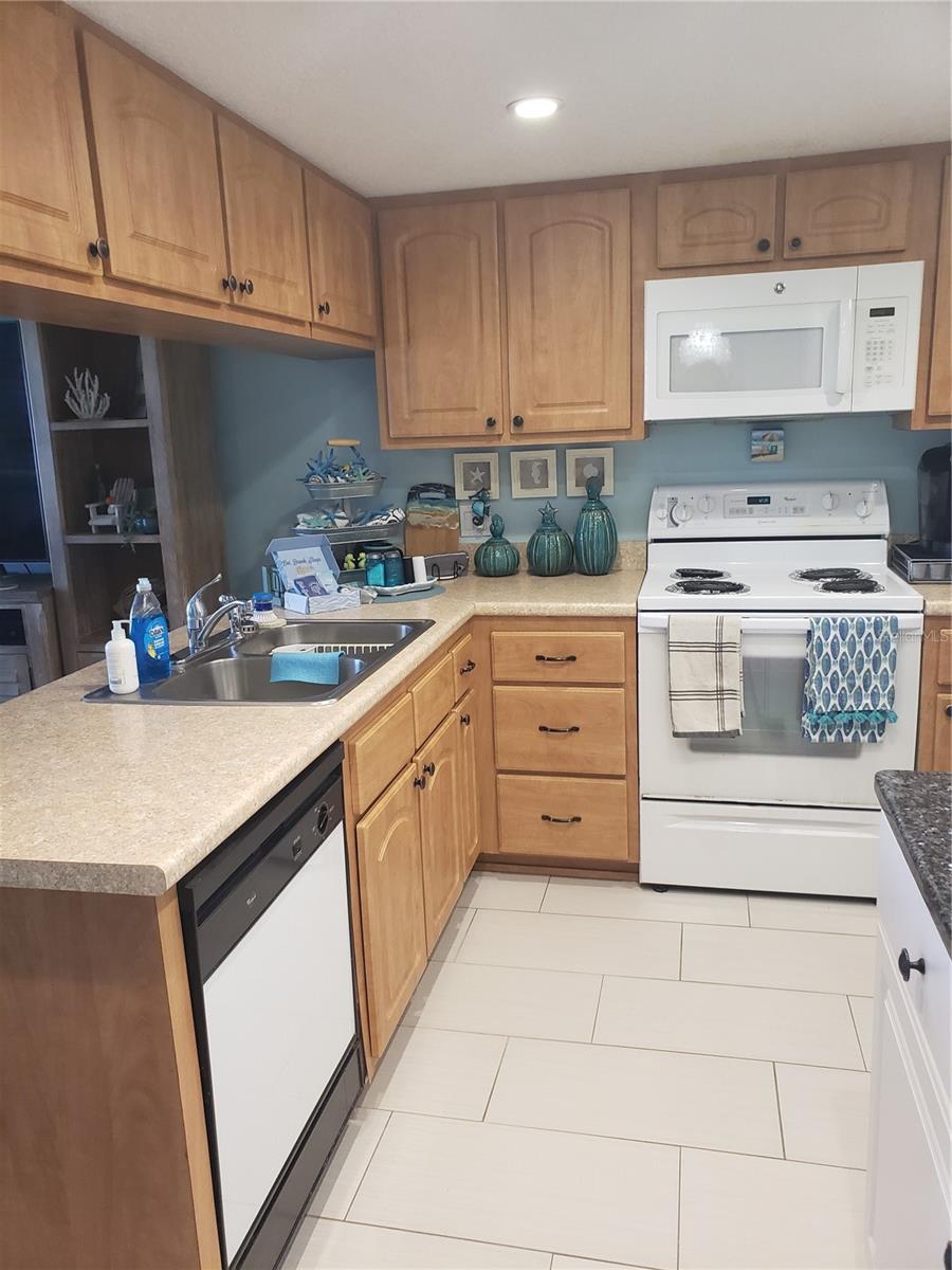 Image 3 of 32 For 4501 Atlantic Avenue 205