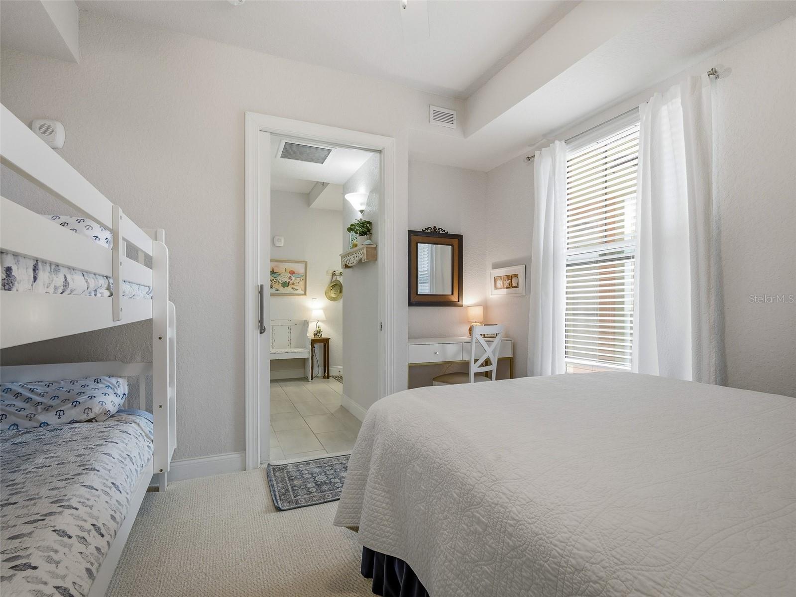 Image 12 of 72 For 4 Riverwalk Drive 402