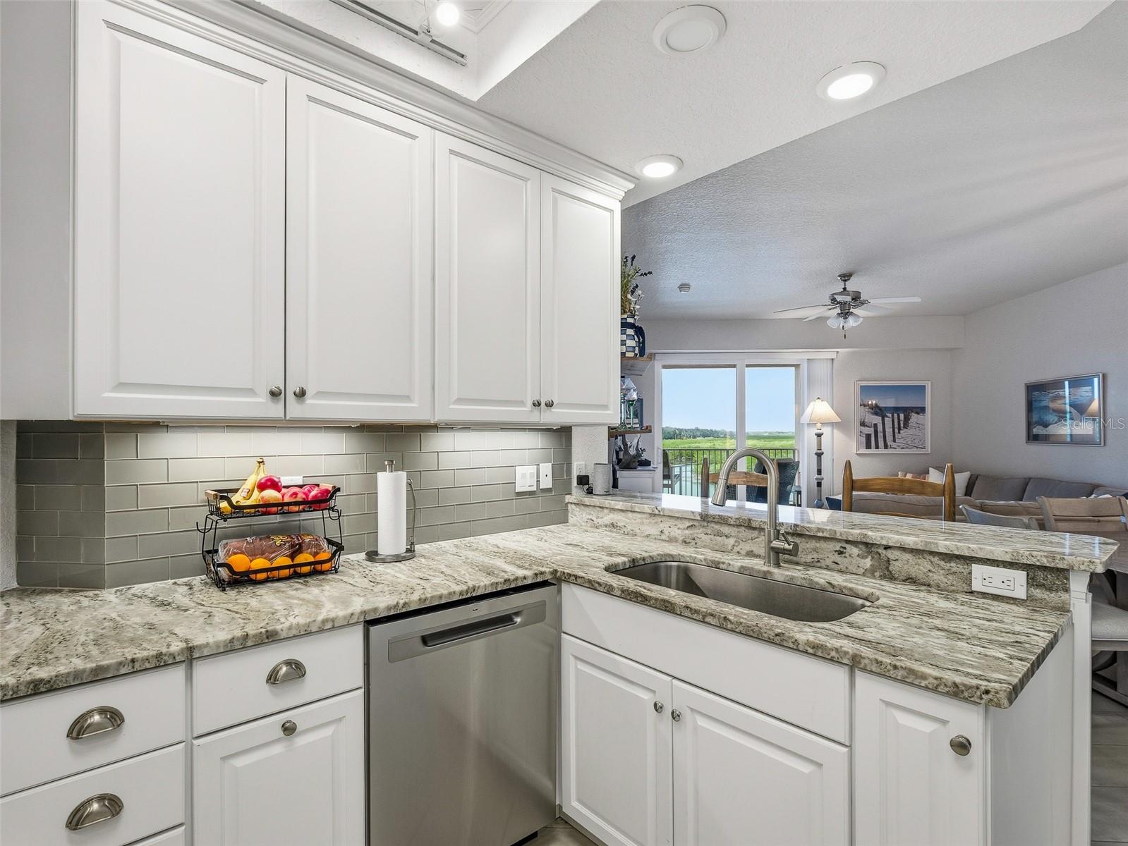 Image 20 of 72 For 4 Riverwalk Drive 402