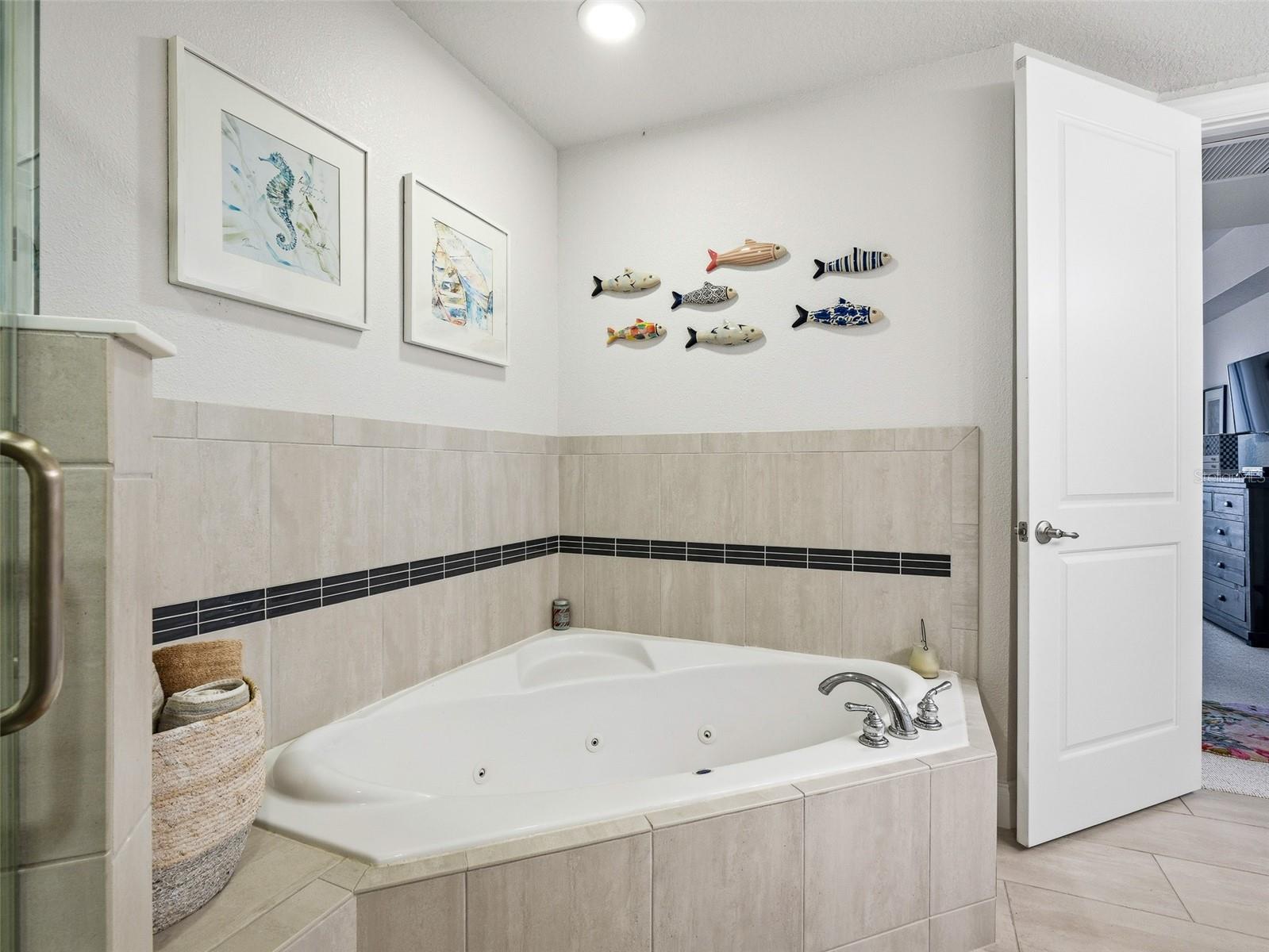 Image 30 of 72 For 4 Riverwalk Drive 402