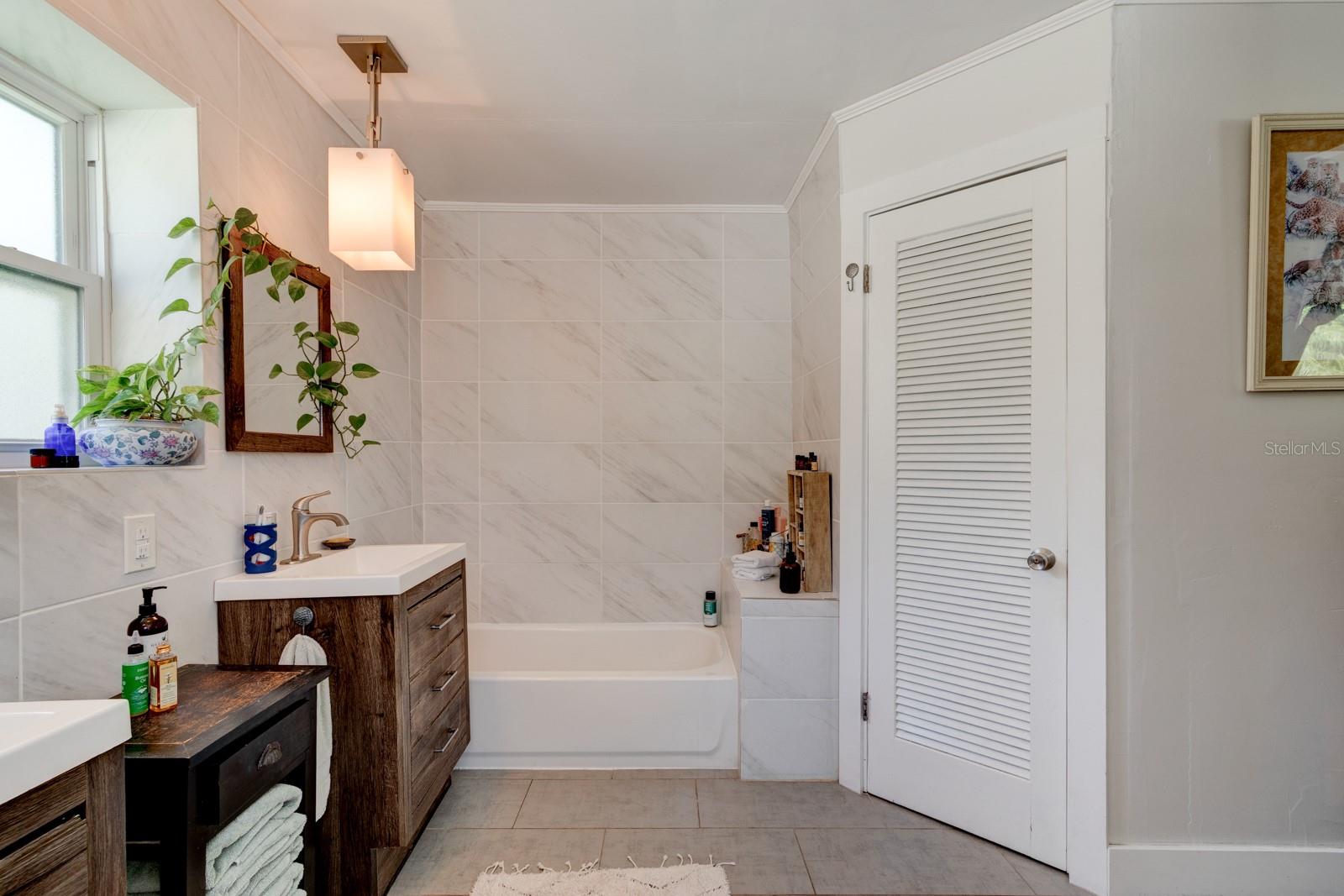 Image 23 of 47 For 357 Seneca Boulevard