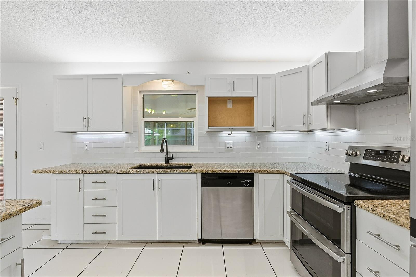 Image 6 of 65 For 716 Francis Avenue