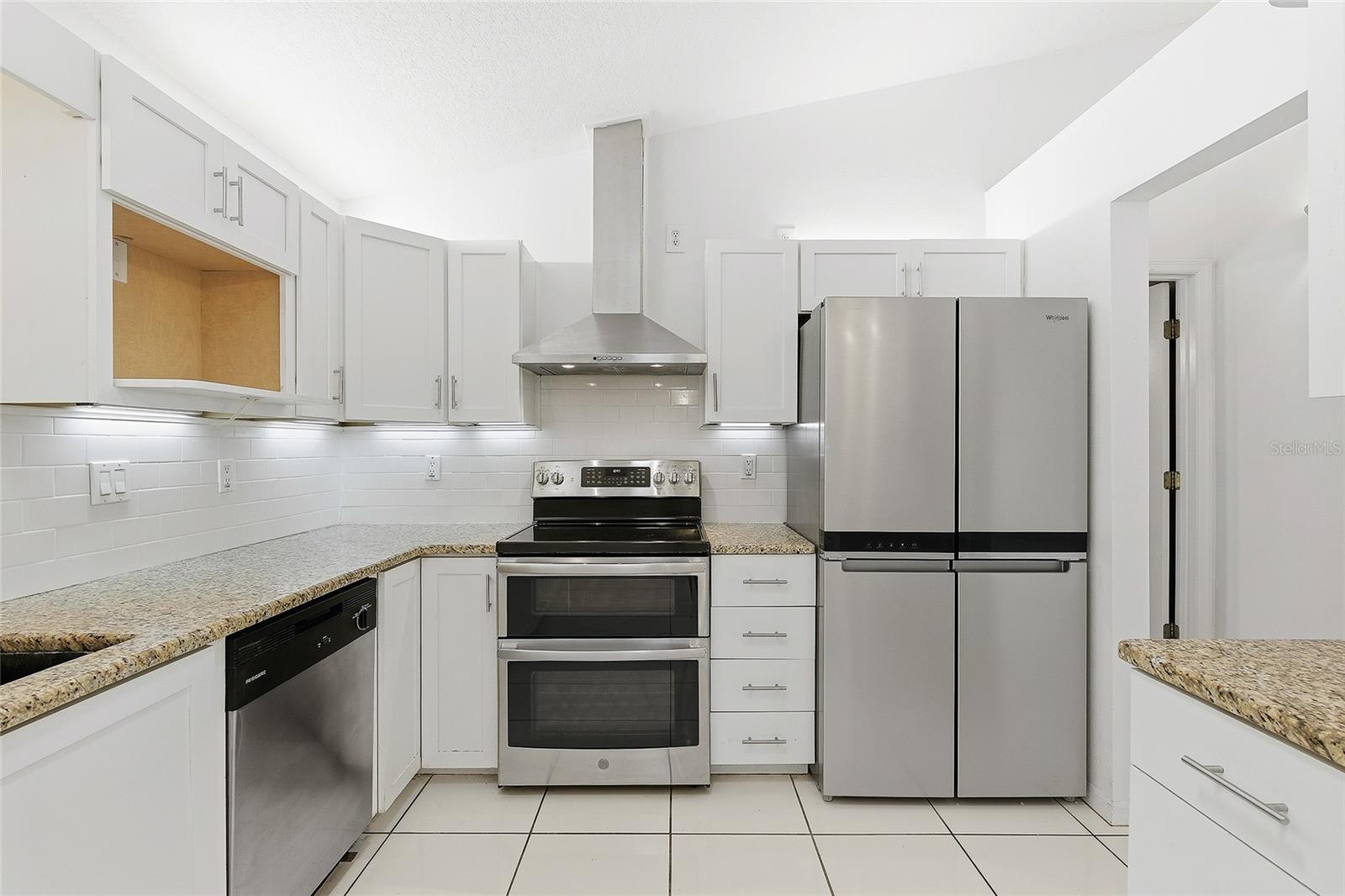 Image 7 of 65 For 716 Francis Avenue