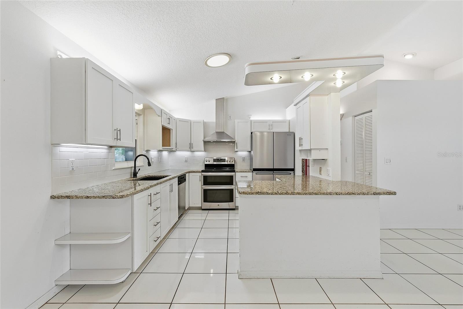 Image 8 of 65 For 716 Francis Avenue