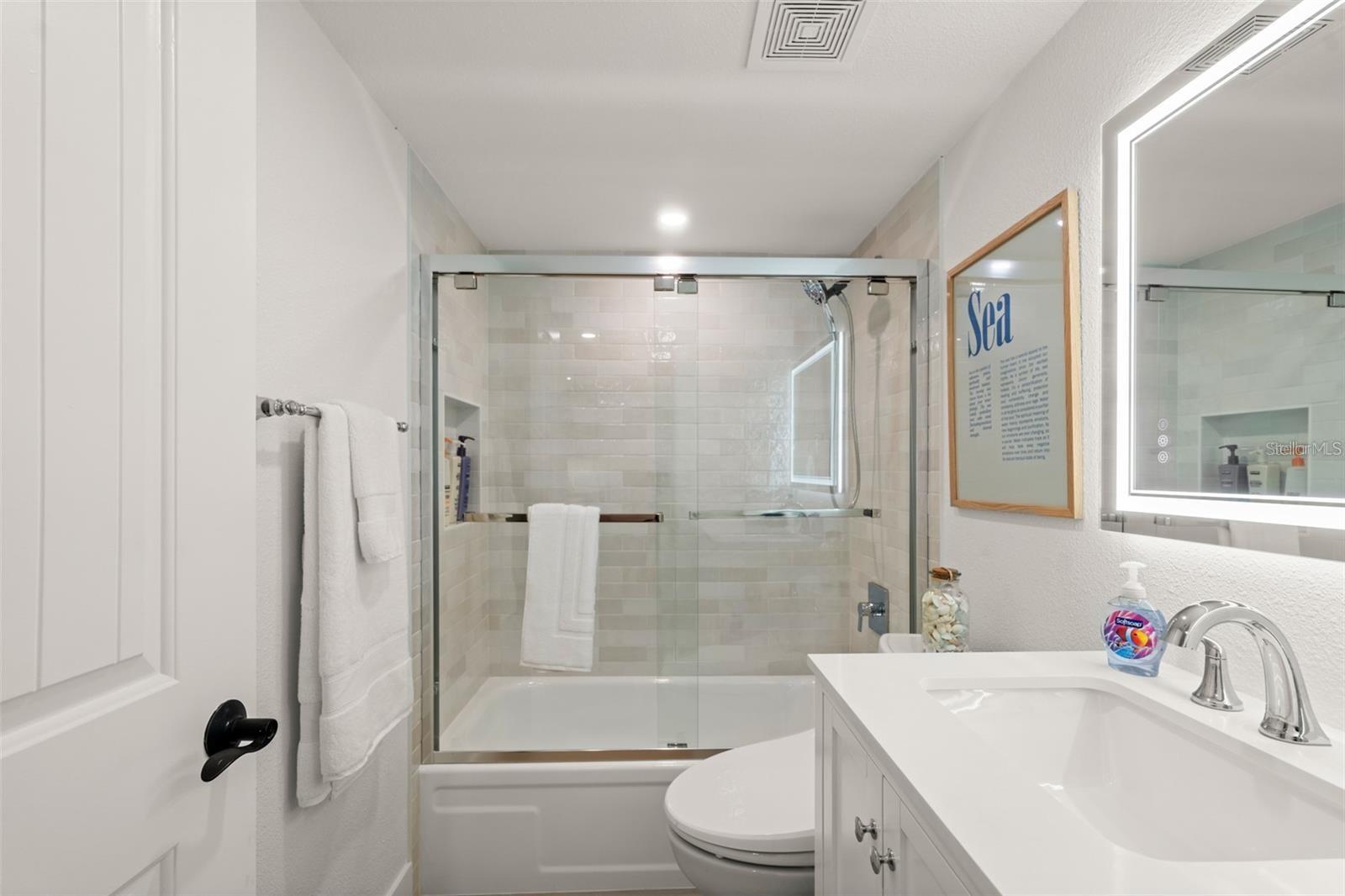 Image 36 of 44 For 4201 Atlantic Avenue 510