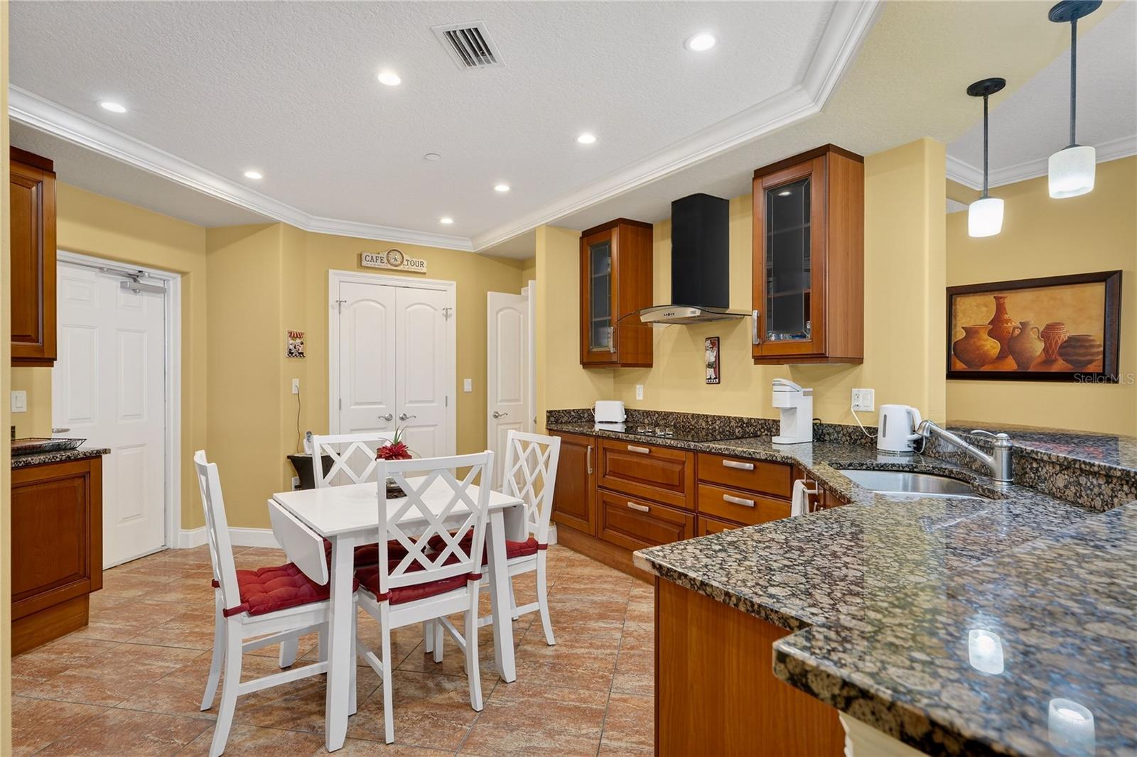 Image 11 of 50 For 3245 Atlantic Avenue 1002