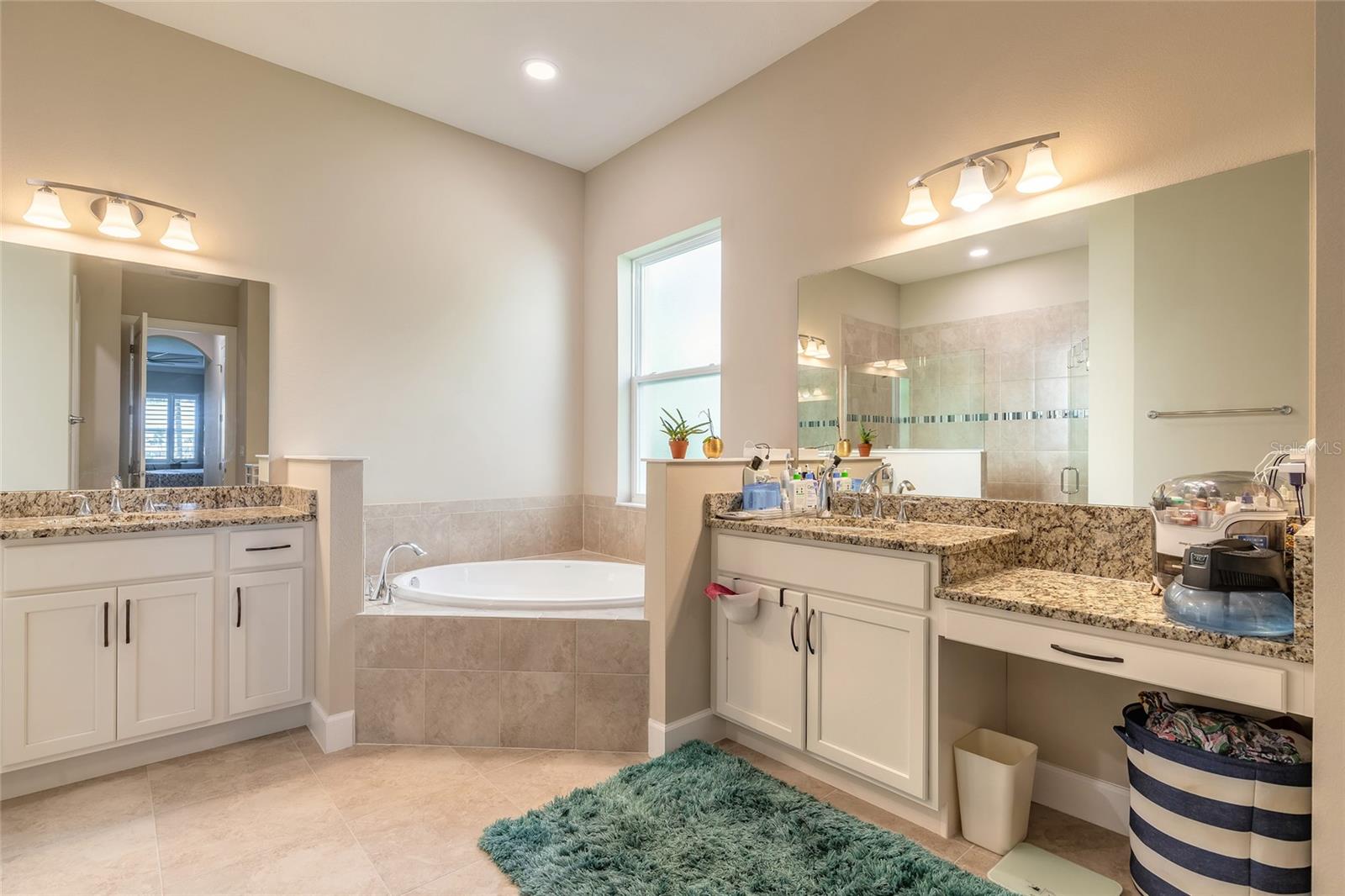 Image 31 of 52 For 31 Riverwalk Drive