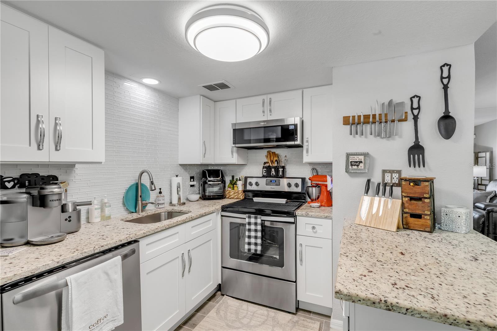 Image 13 of 43 For 10 Lynnhurst Drive 101