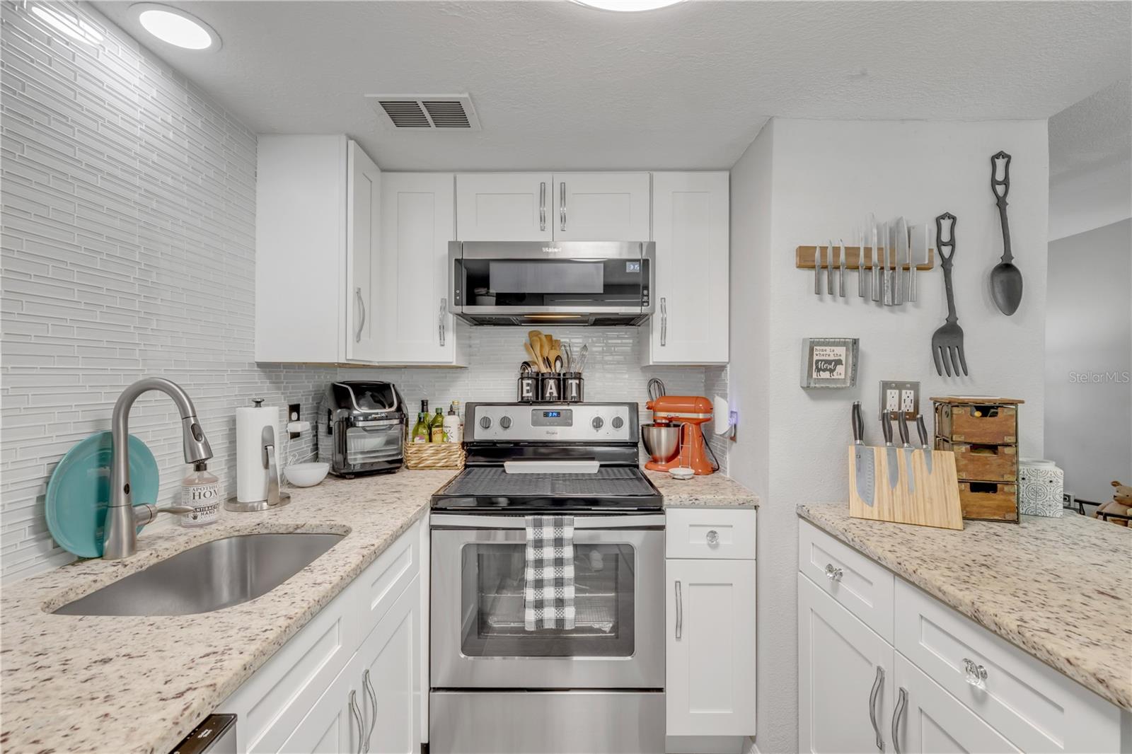 Image 15 of 43 For 10 Lynnhurst Drive 101