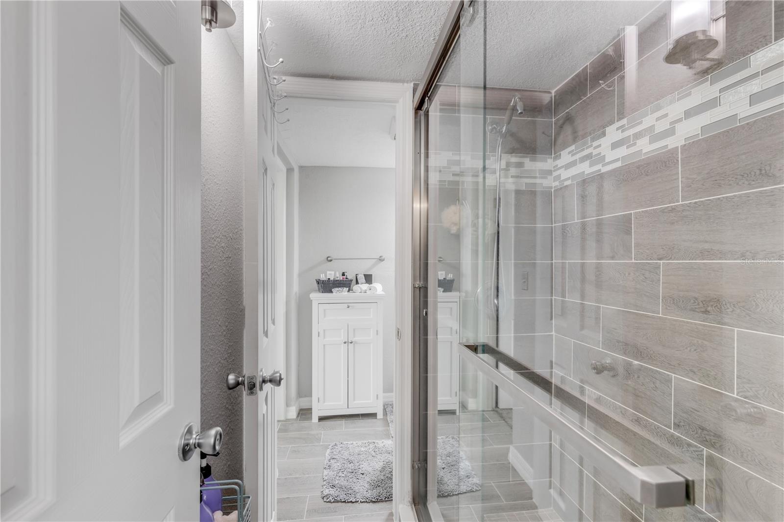 Image 29 of 43 For 10 Lynnhurst Drive 101