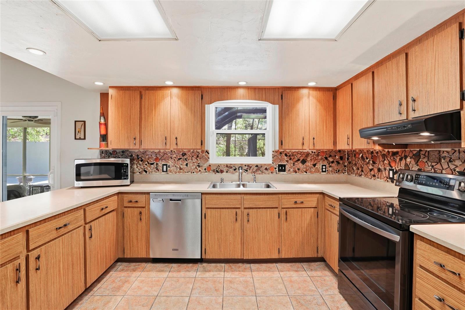 Image 21 of 81 For 3021 10th Place