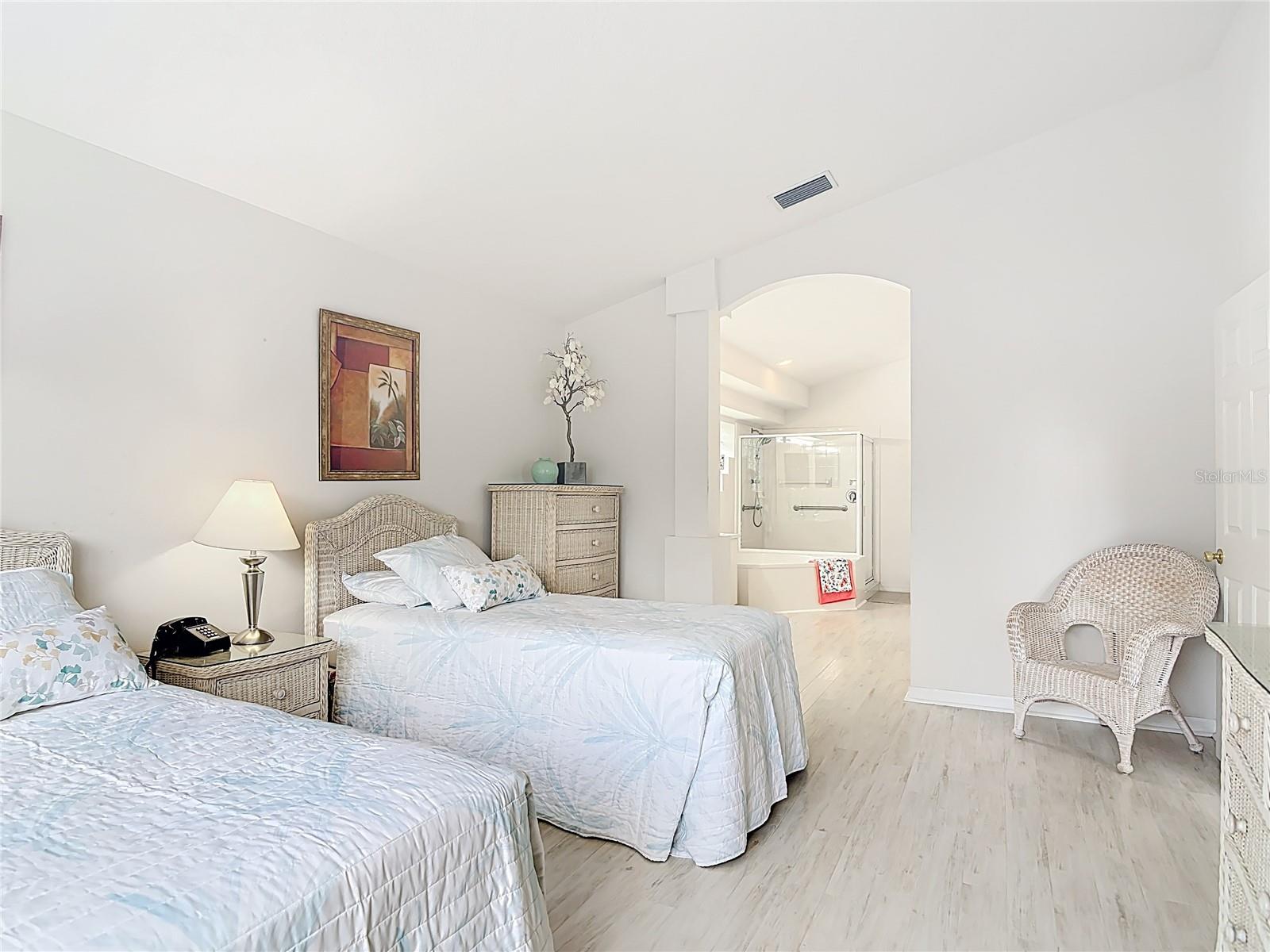 Image 33 of 65 For 1809 Forough Circle