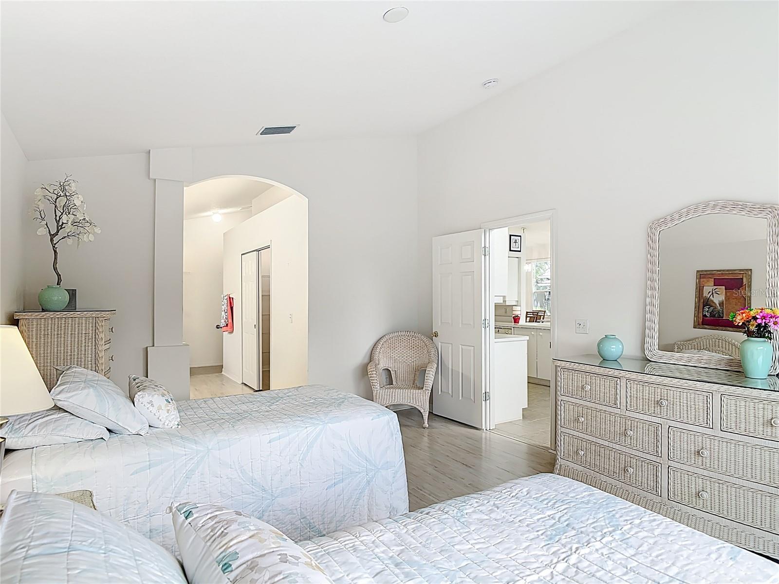 Image 34 of 65 For 1809 Forough Circle