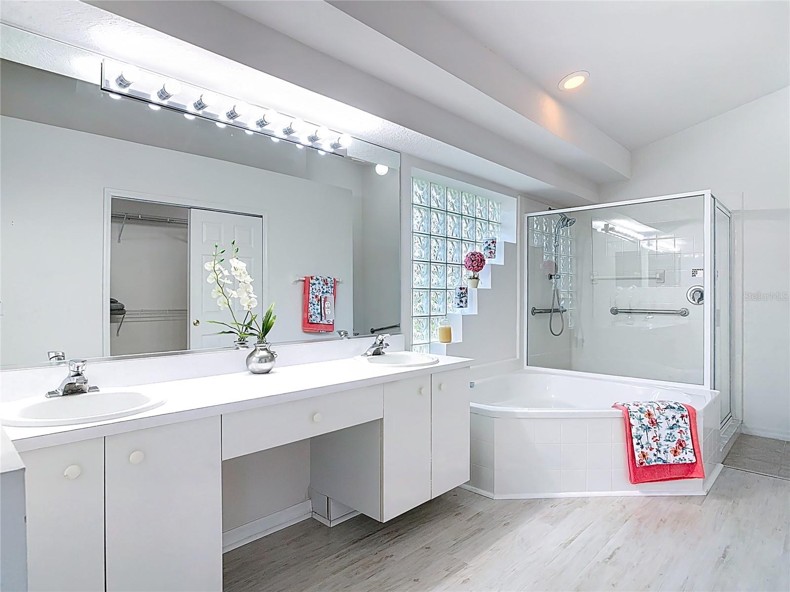 Image 36 of 65 For 1809 Forough Circle