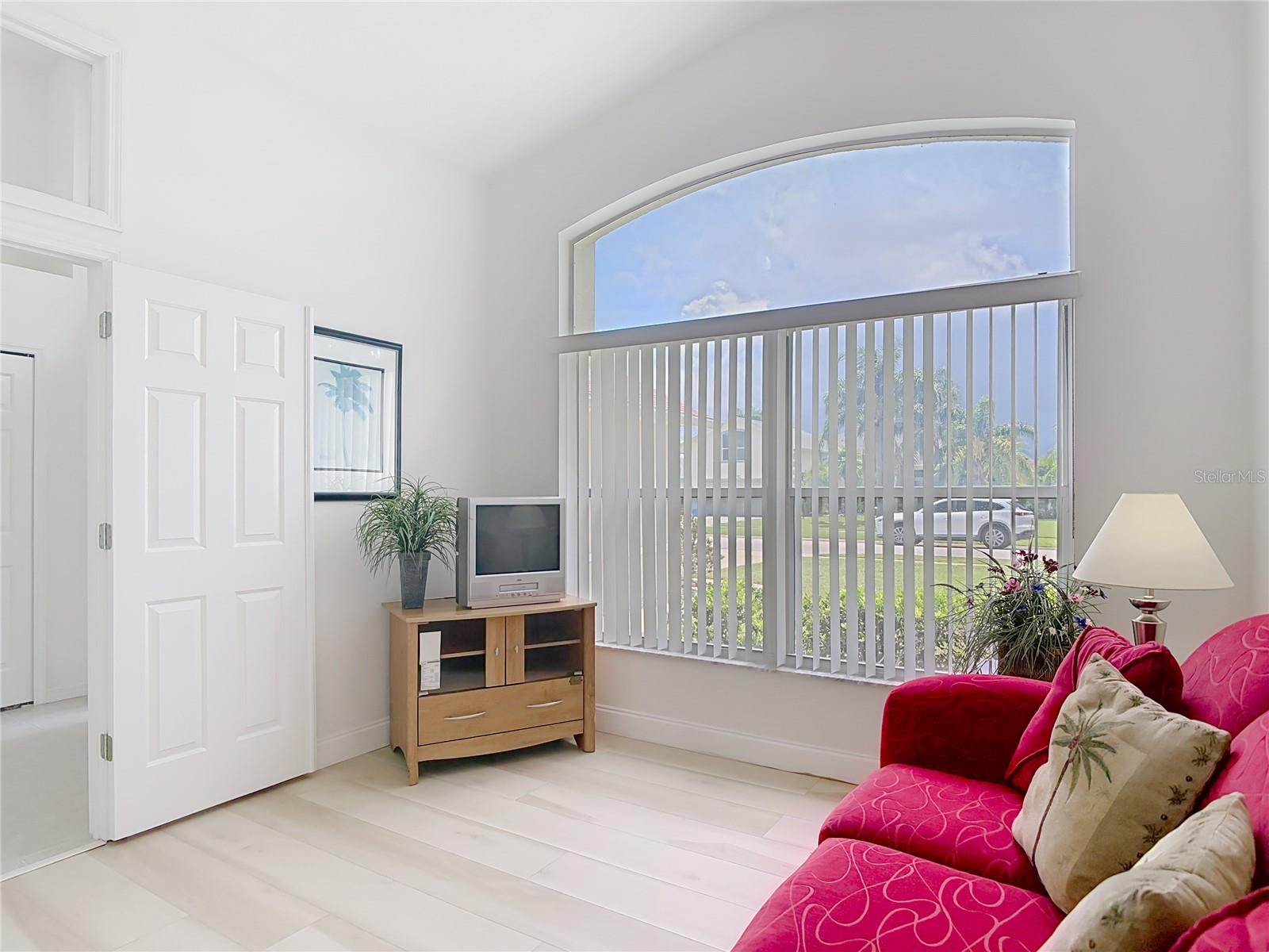 Image 4 of 65 For 1809 Forough Circle