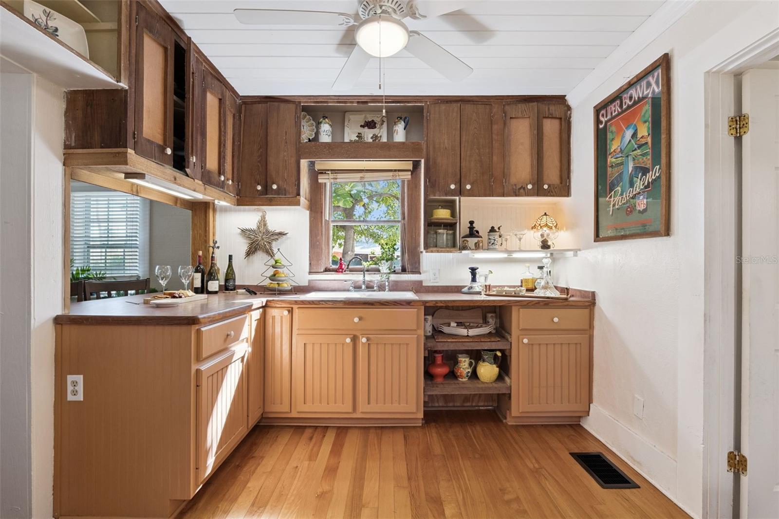 Image 17 of 71 For 932 Riverside Drive