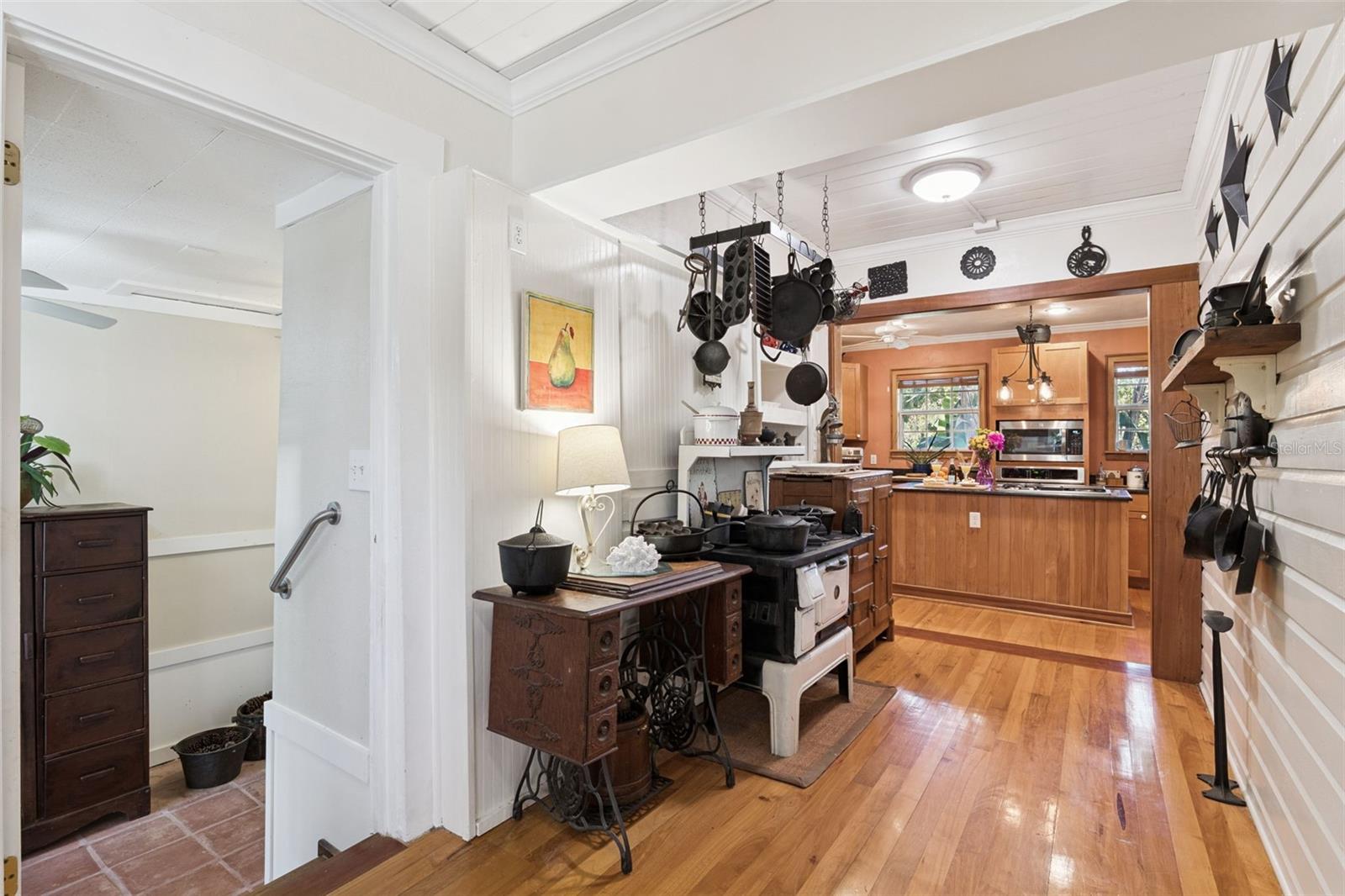 Image 19 of 71 For 932 Riverside Drive