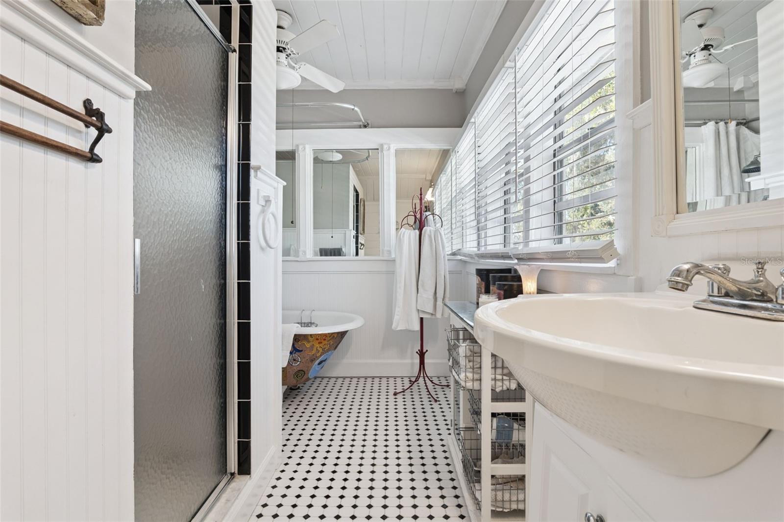 Image 26 of 71 For 932 Riverside Drive