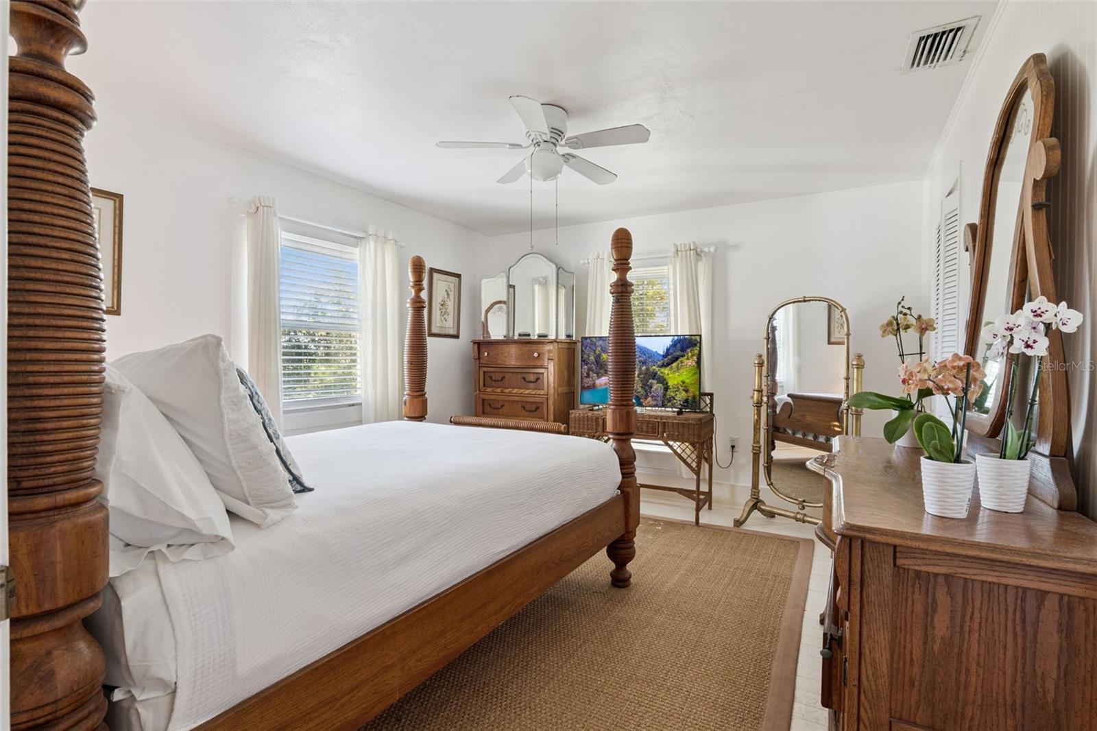 Image 30 of 71 For 932 Riverside Drive