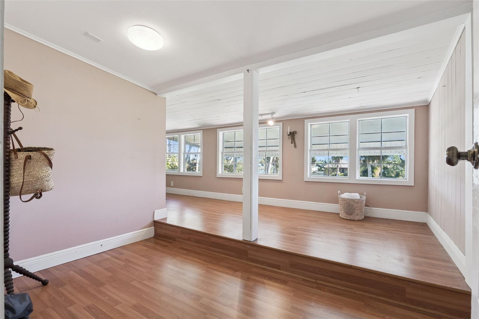 Image 31 of 71 For 932 Riverside Drive