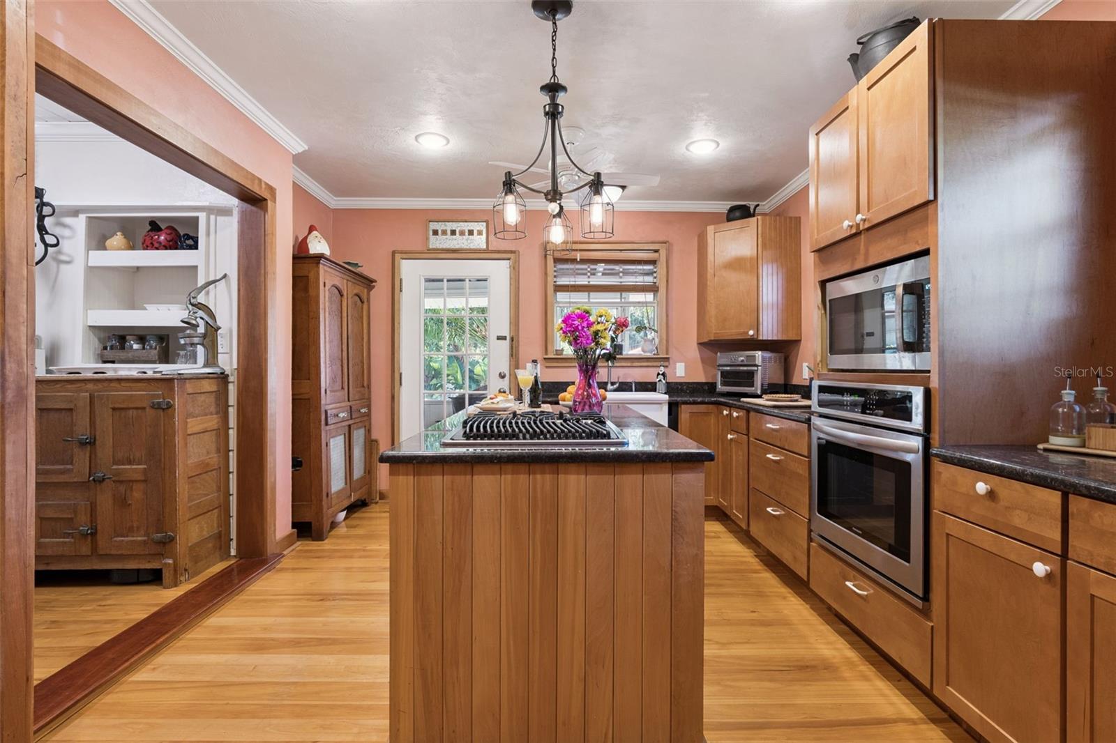 Image 6 of 71 For 932 Riverside Drive