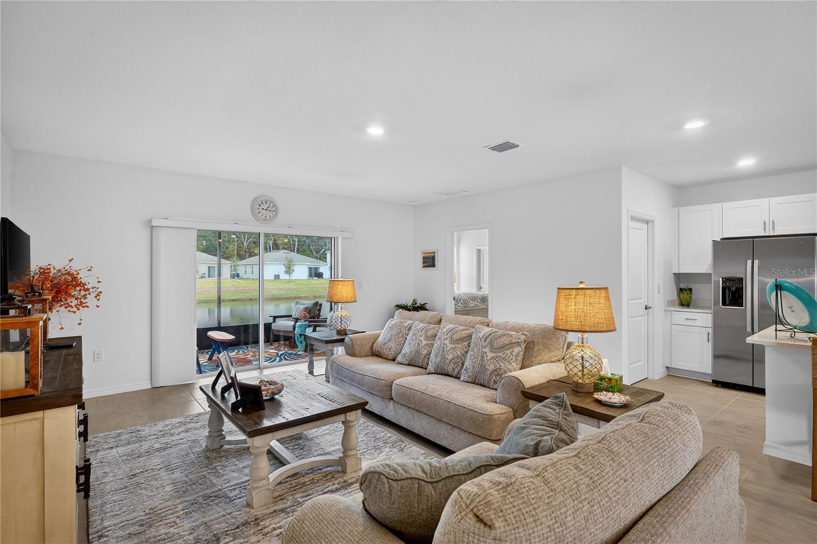 Image 16 of 63 For 317 River Front Way