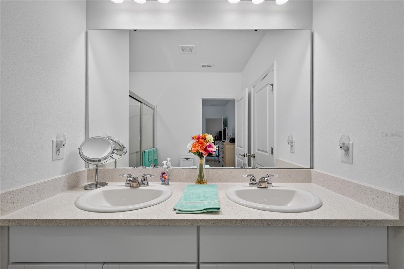 Image 23 of 63 For 317 River Front Way