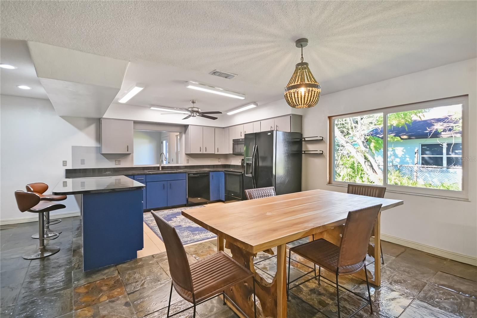 Image 12 of 42 For 5820 Riverside Drive