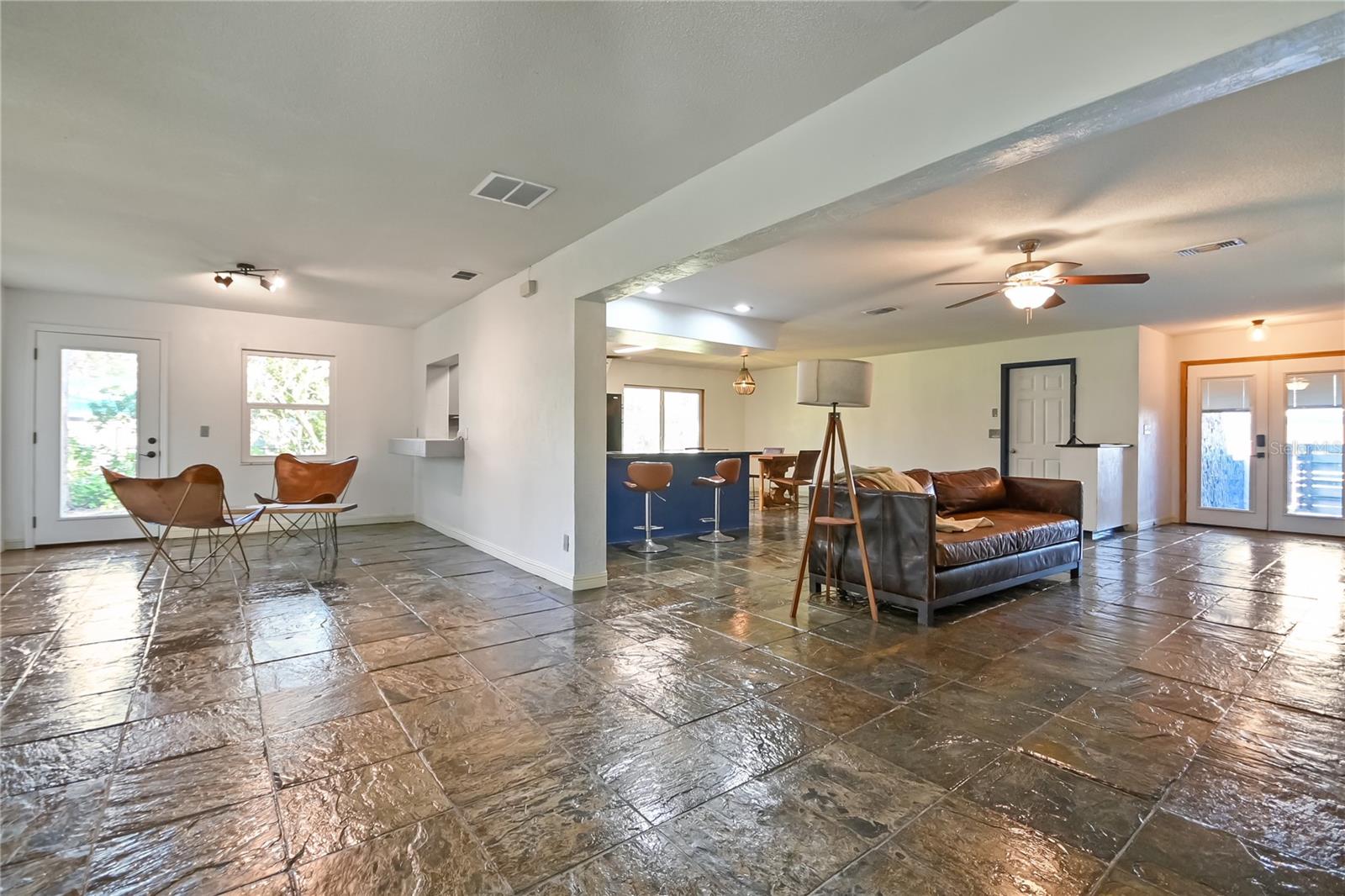 Image 15 of 42 For 5820 Riverside Drive