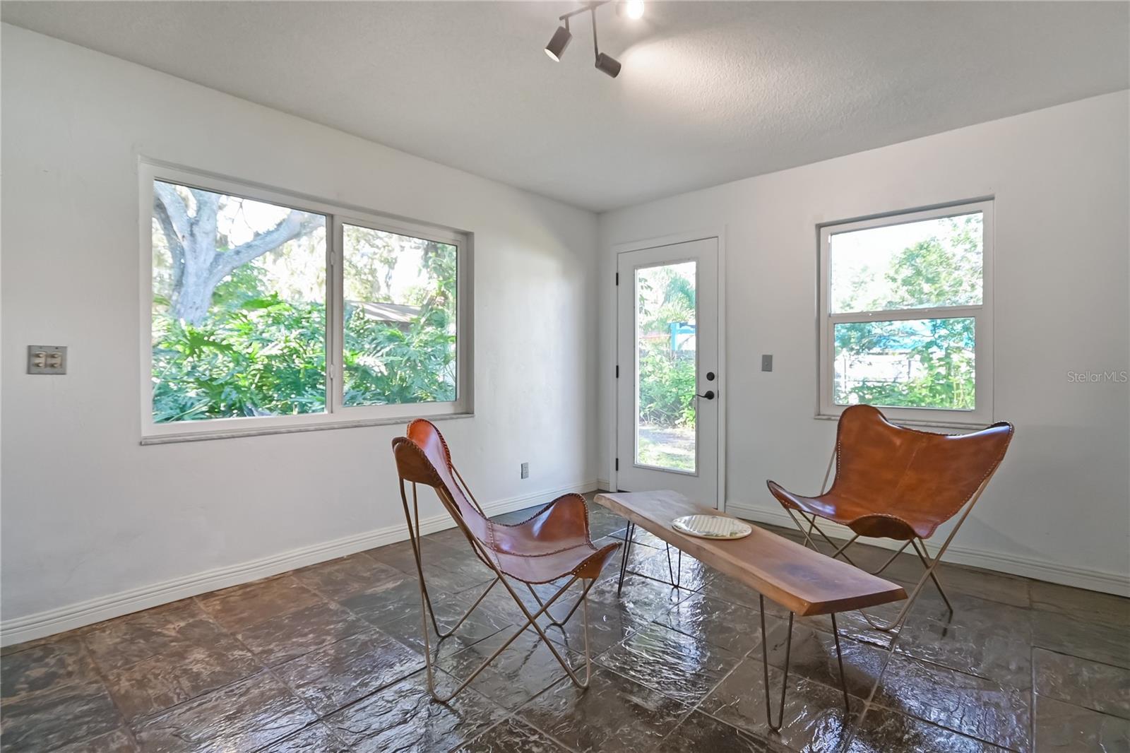 Image 22 of 42 For 5820 Riverside Drive