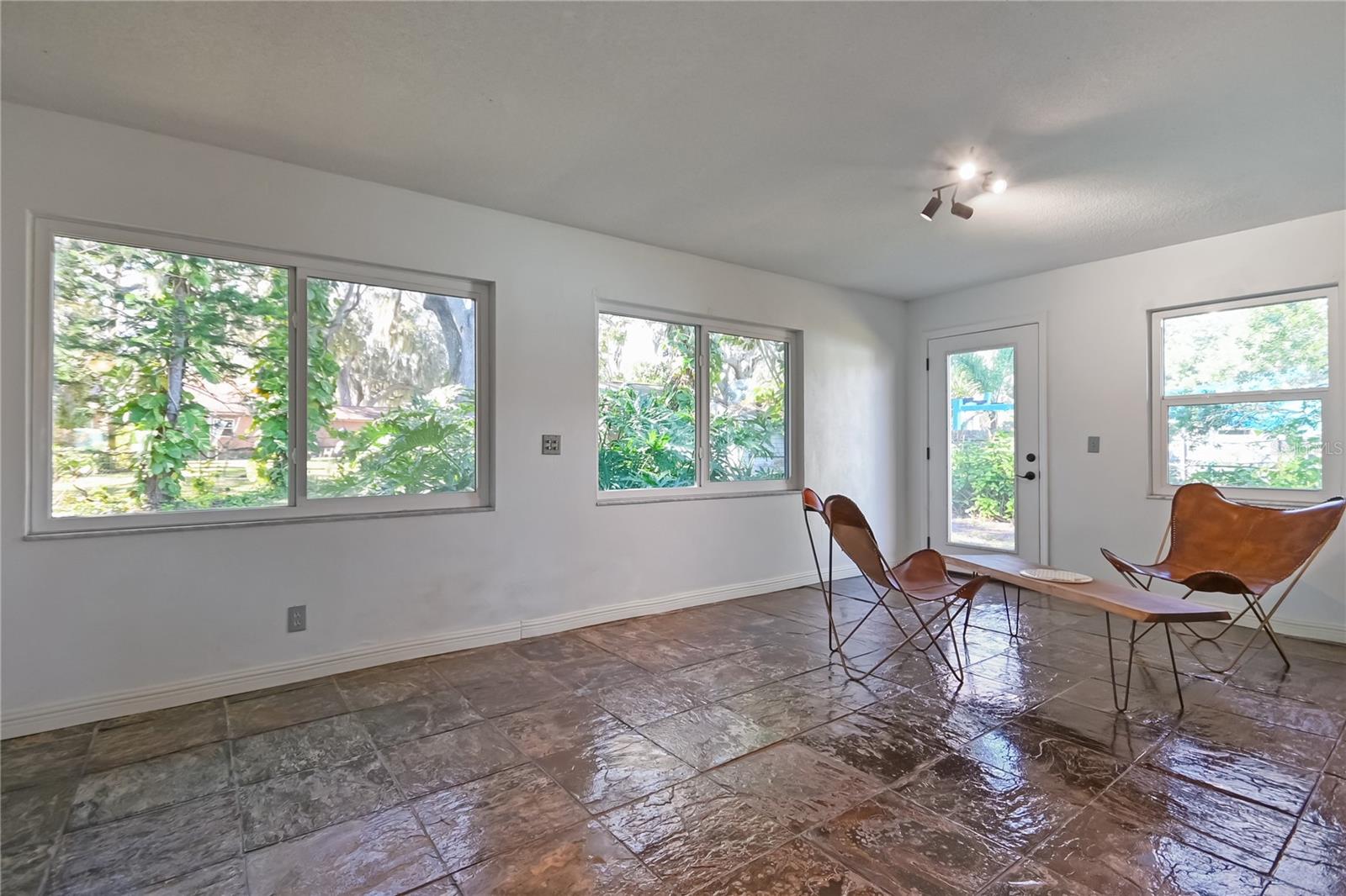 Image 23 of 42 For 5820 Riverside Drive