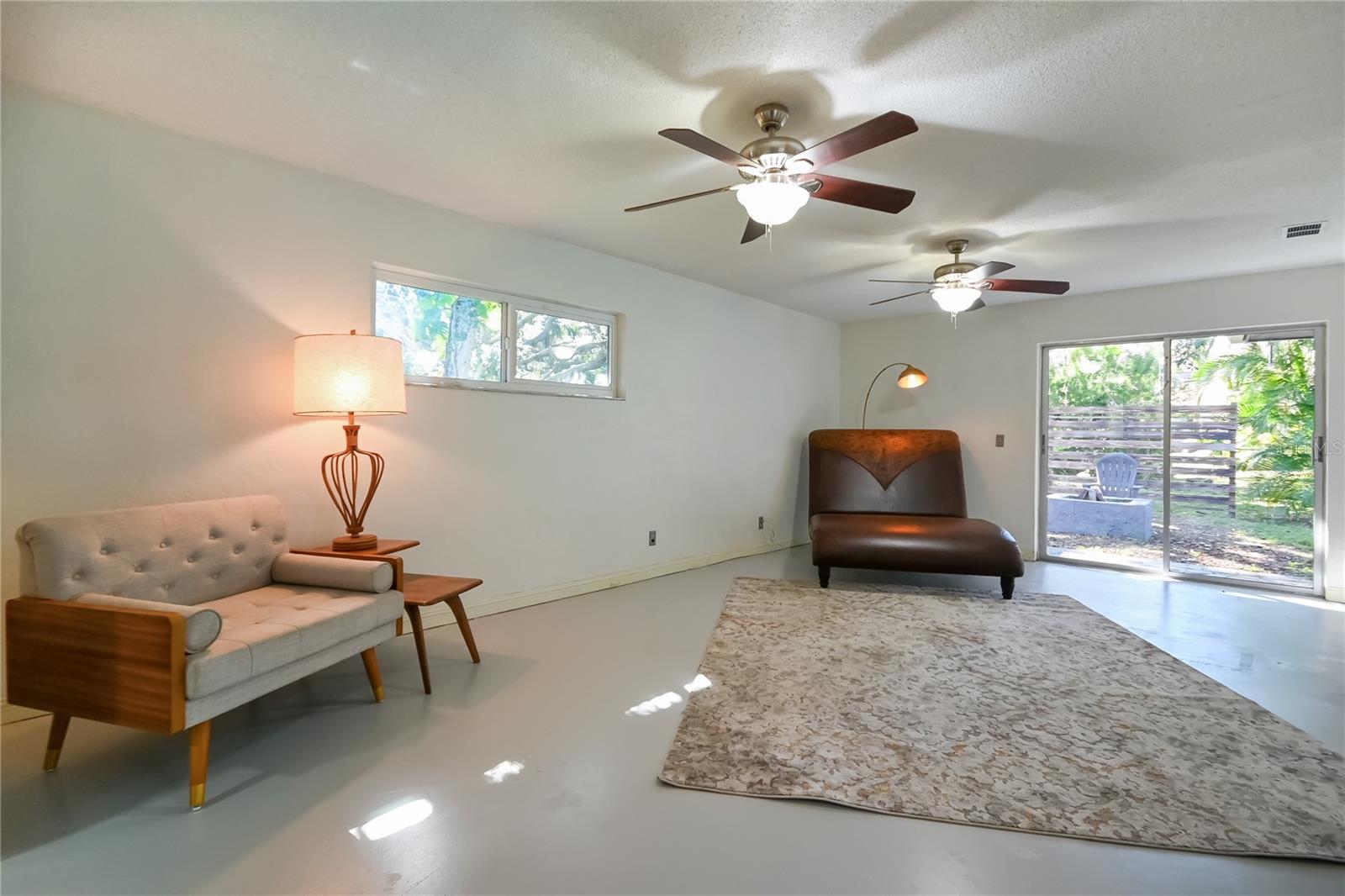 Image 24 of 42 For 5820 Riverside Drive