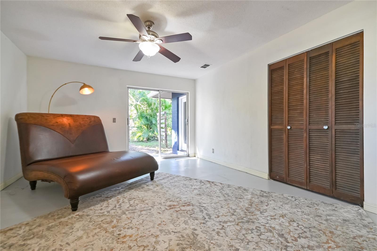 Image 26 of 42 For 5820 Riverside Drive