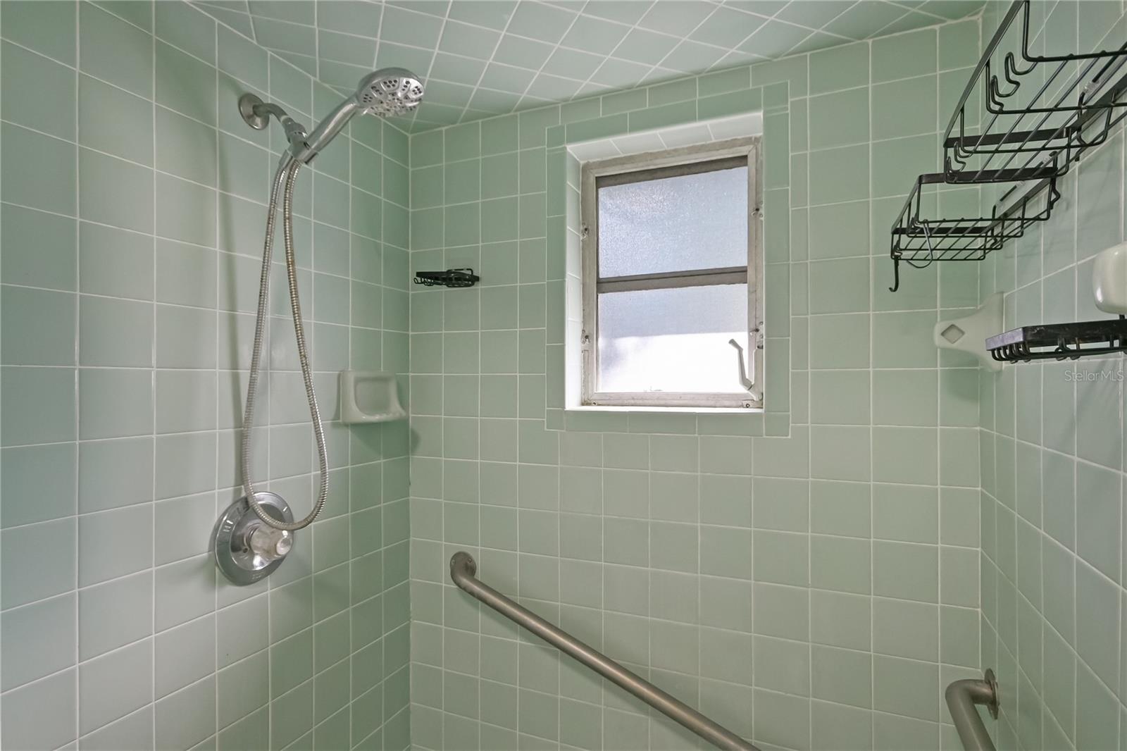 Image 29 of 42 For 5820 Riverside Drive