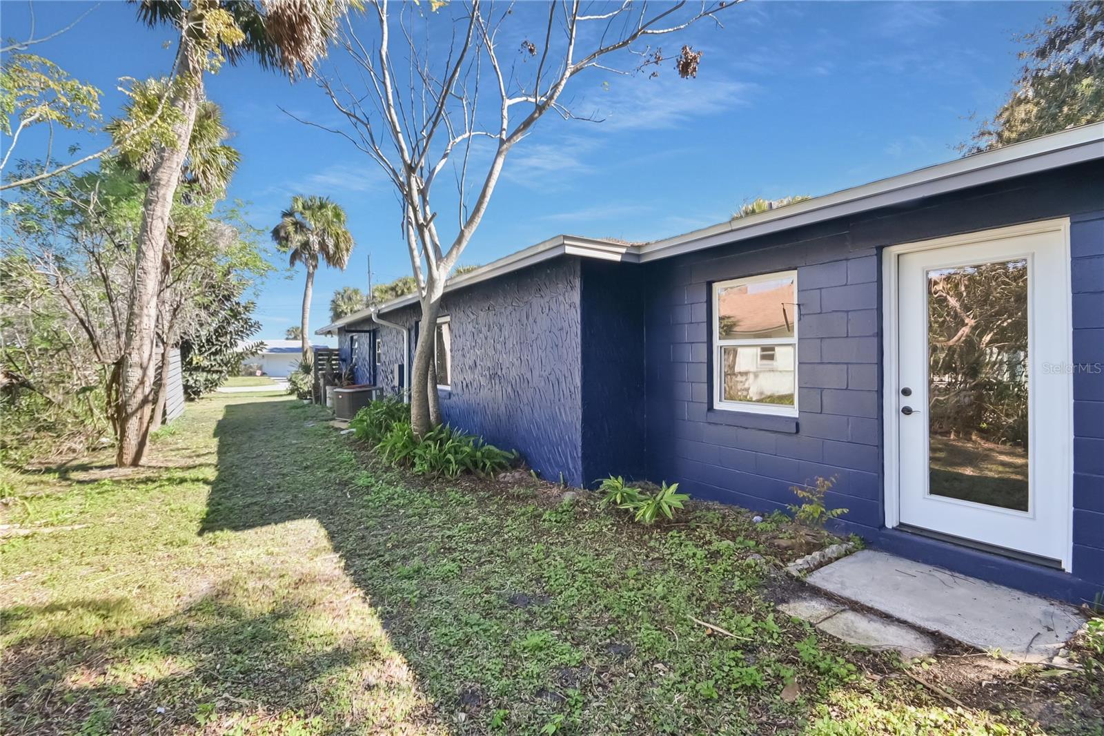 Image 36 of 42 For 5820 Riverside Drive