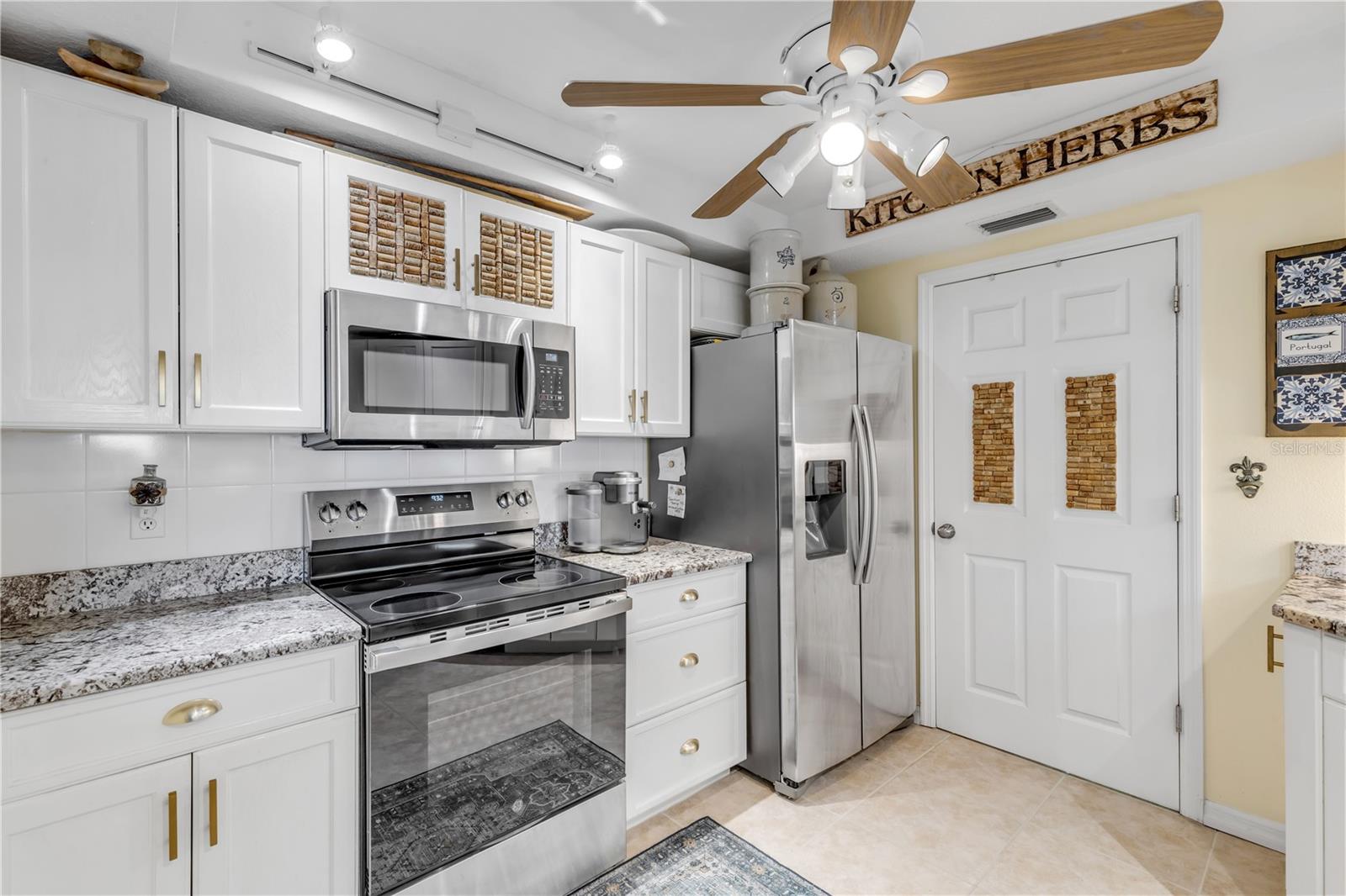 Image 13 of 72 For 5300 Atlantic Avenue 16-502