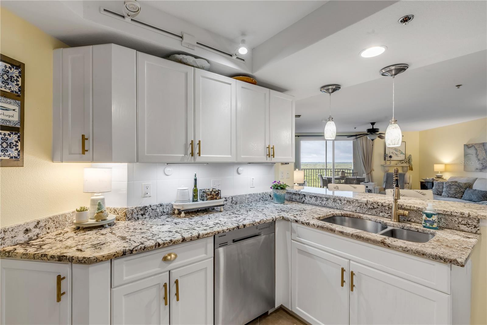 Image 16 of 72 For 5300 Atlantic Avenue 16-502