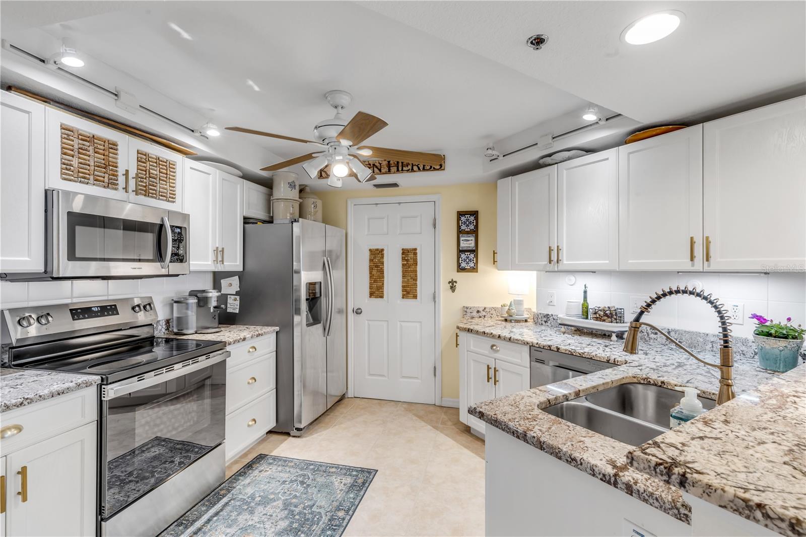 Image 4 of 72 For 5300 Atlantic Avenue 16-502