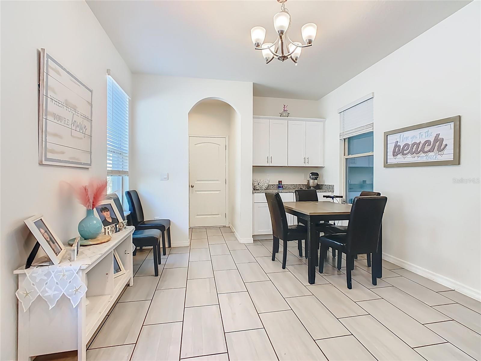 Listing photo id 8 for 16230 Carraway Bay Alley