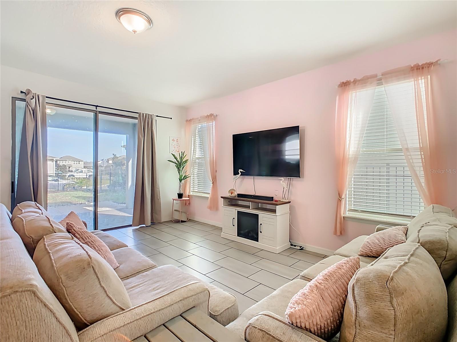 Listing photo id 4 for 16230 Carraway Bay Alley