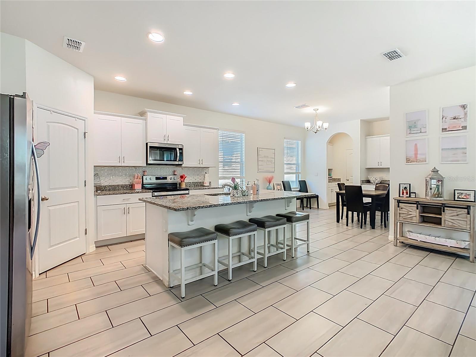 Listing photo id 5 for 16230 Carraway Bay Alley