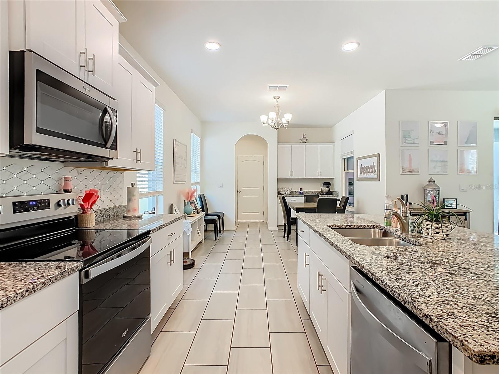 Listing photo id 6 for 16230 Carraway Bay Alley