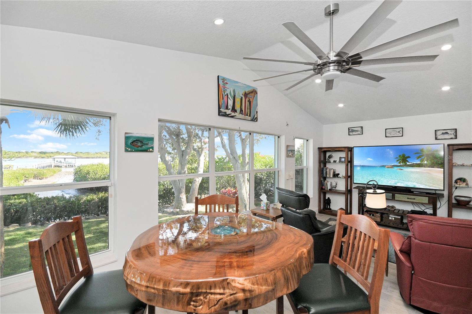 Image 12 of 60 For 425 Riverside Drive