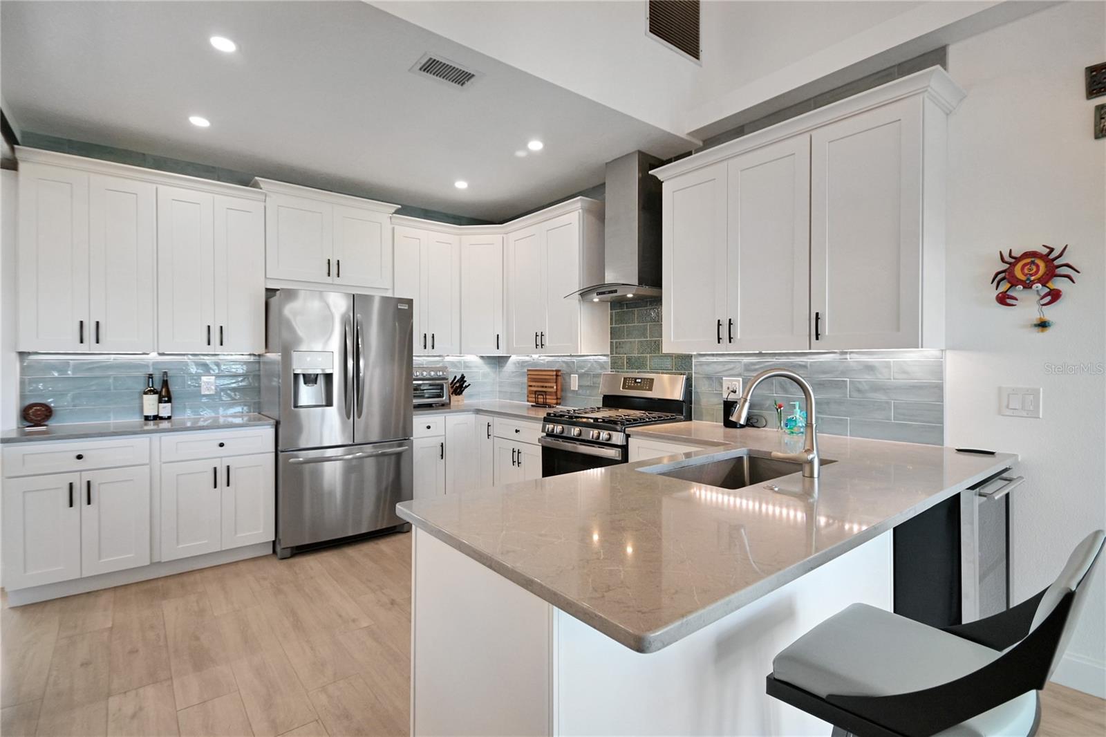 Image 17 of 60 For 425 Riverside Drive